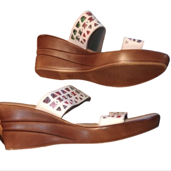 Tuscany for Easystreet Woman's Size 7.5 Sandal - Picture 2 of 5